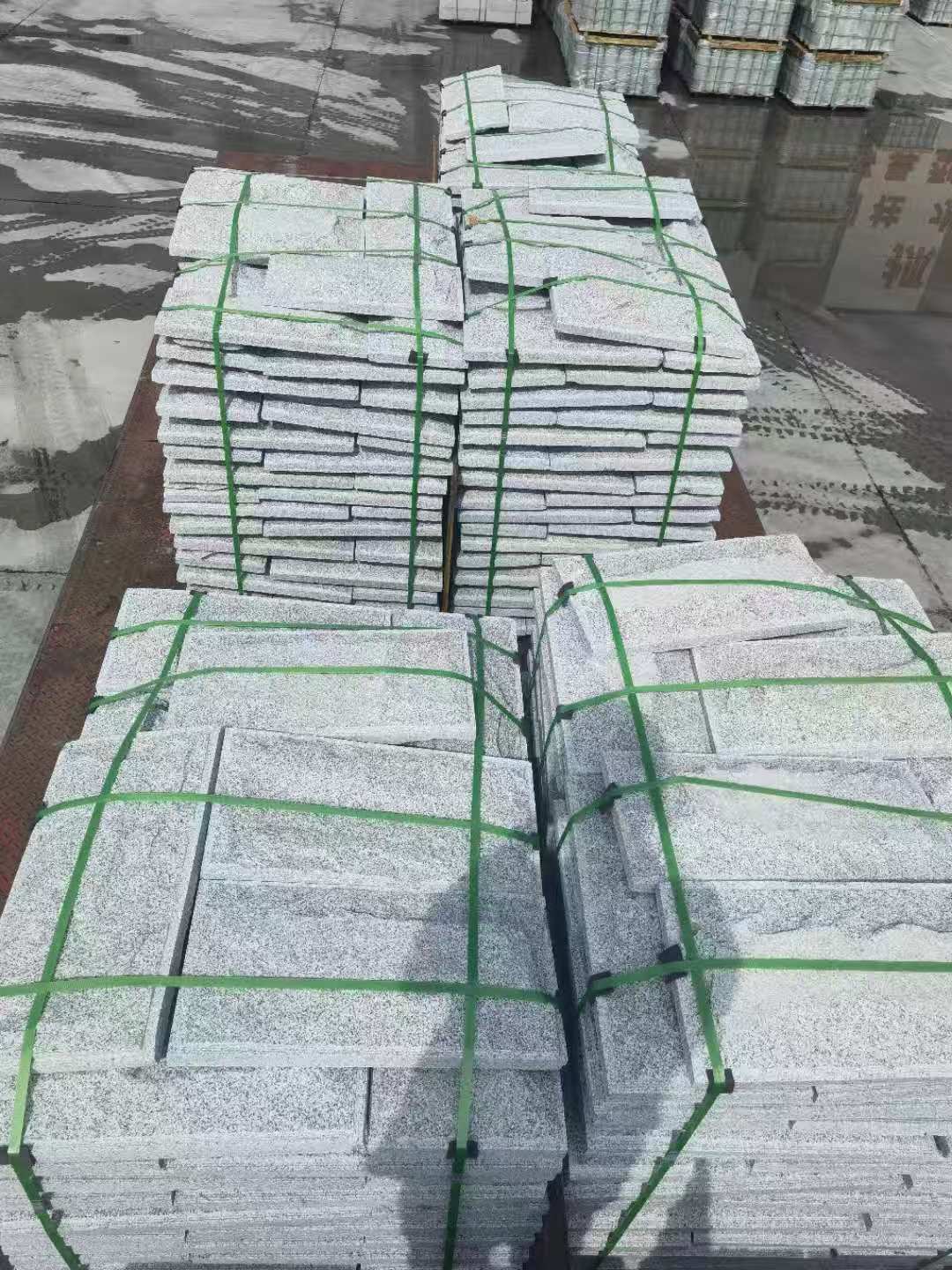 泸州 芝麻白蘑菇石装车出货