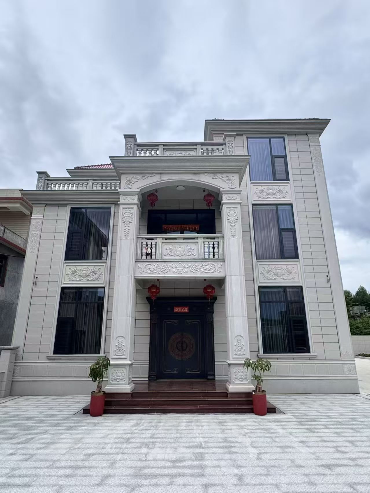 泸州 芝麻白石材别墅干挂案例展示