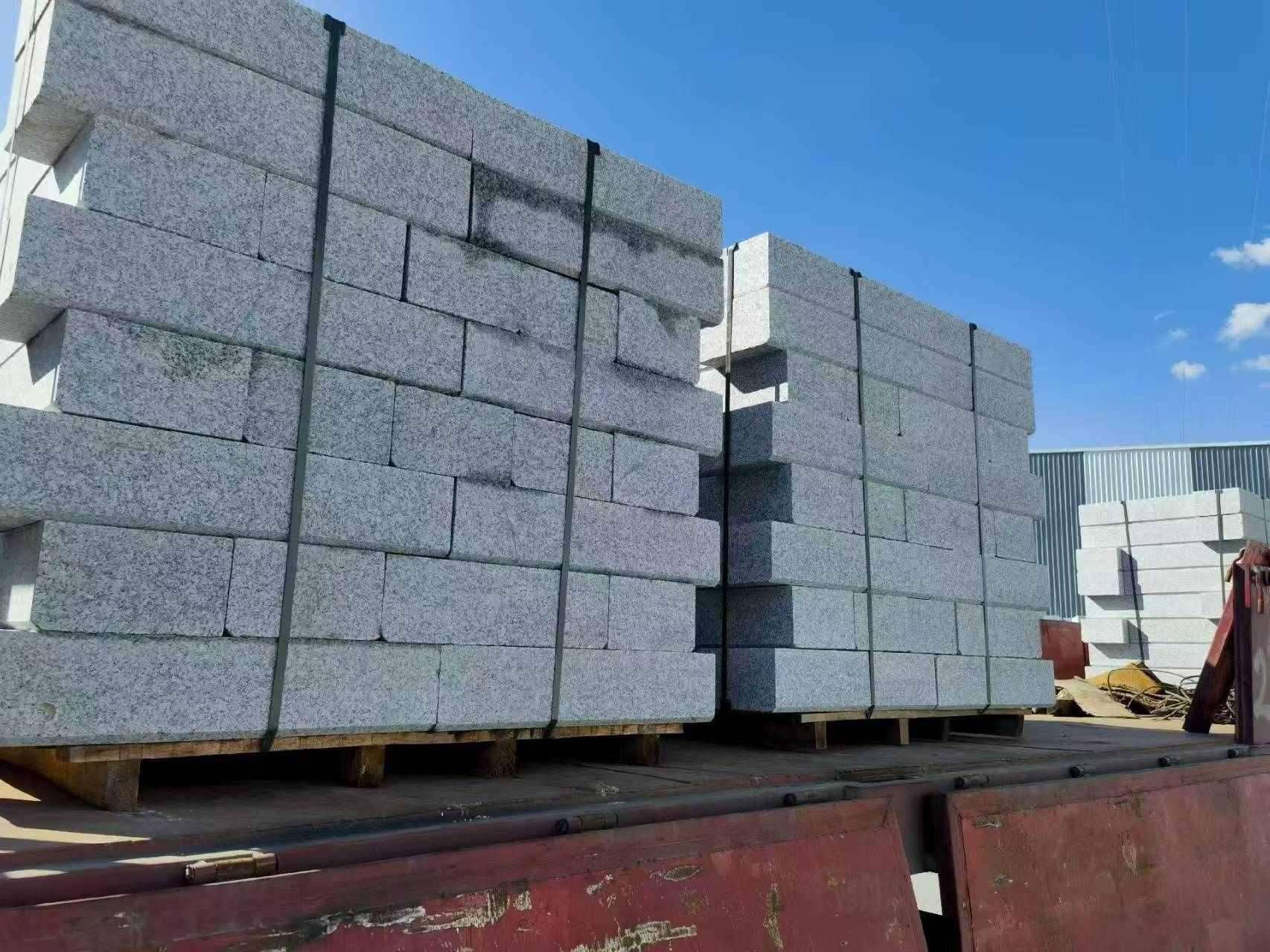 泸州 路沿石装车出货