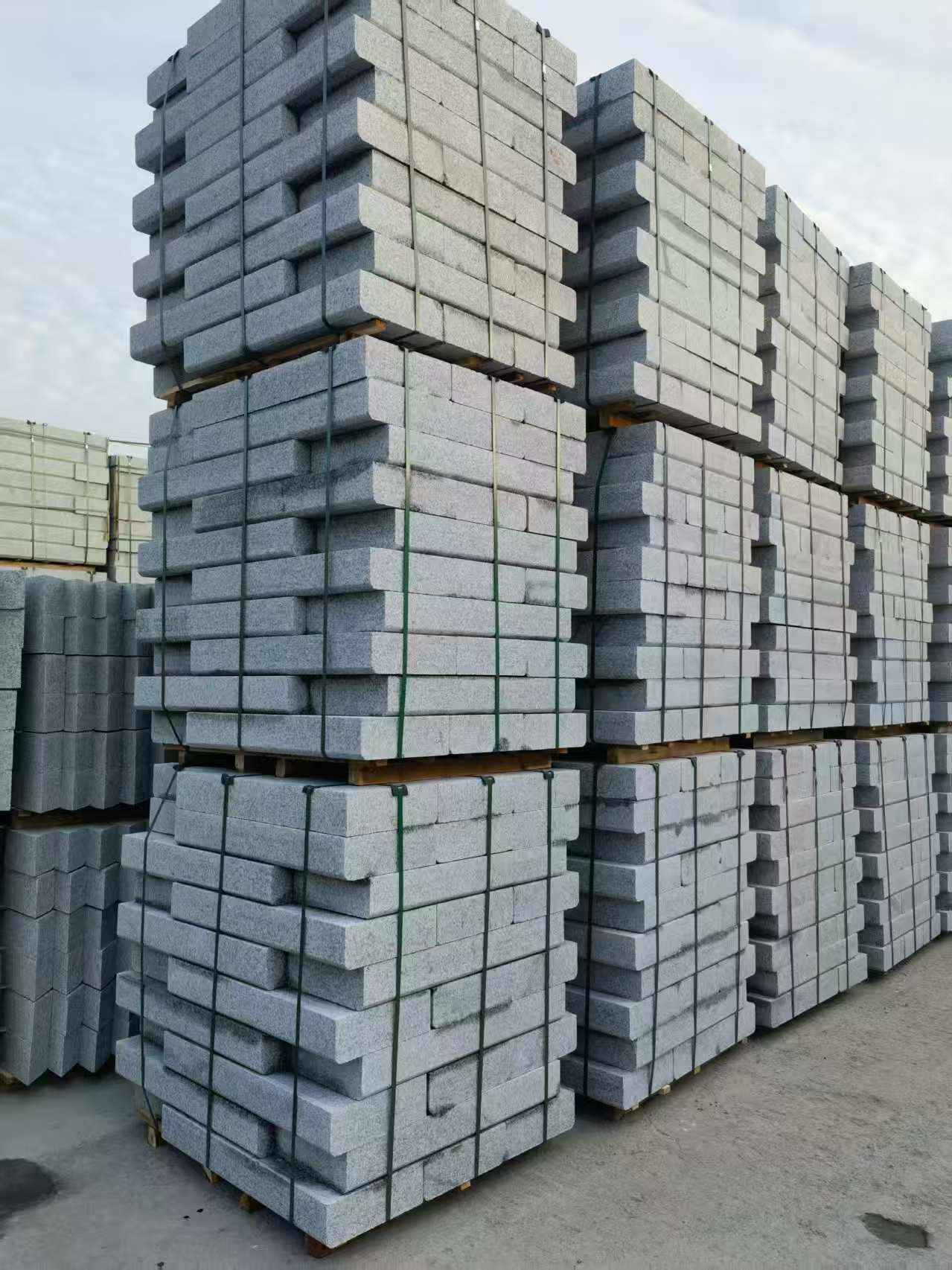 泸州 路沿石（路侧石），颜色一致，尺寸标准